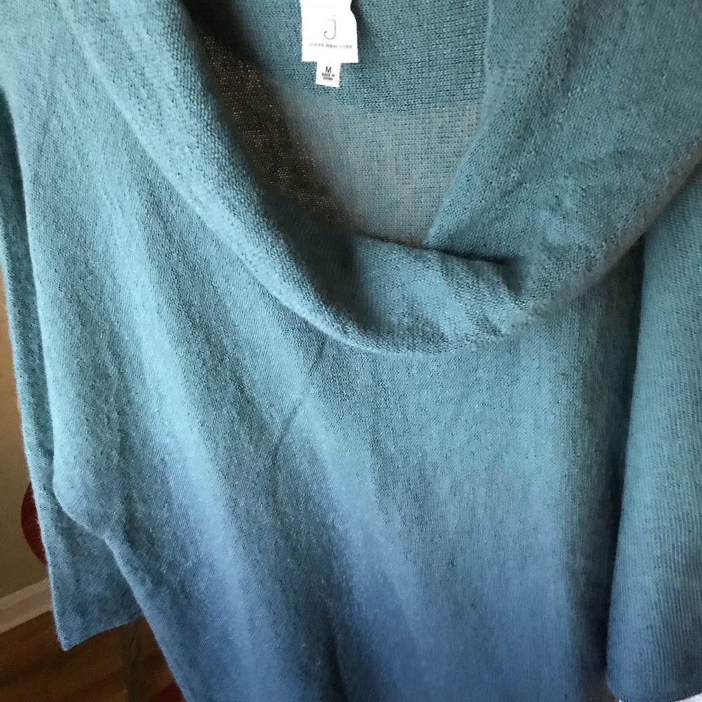 Very pretty graduate colored sweater. Size M